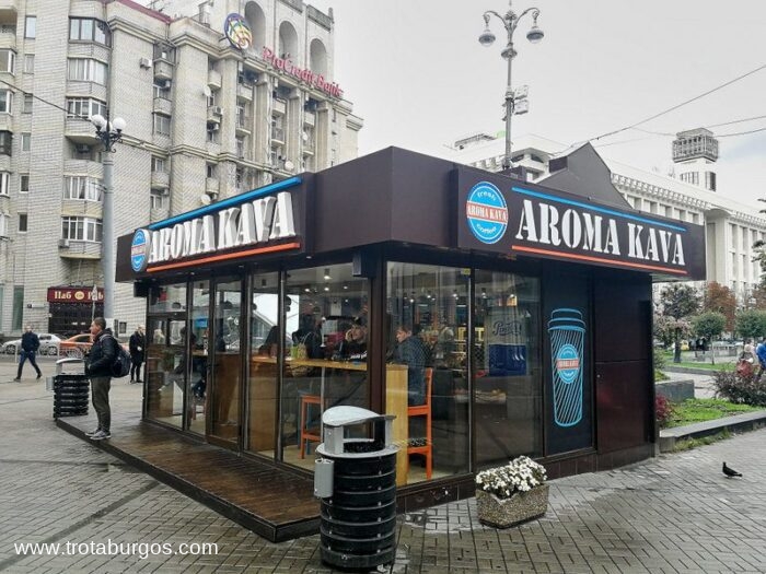CAFETERÍA AROMA KAVA EN LA PLAZA MEIDAN, KIEV