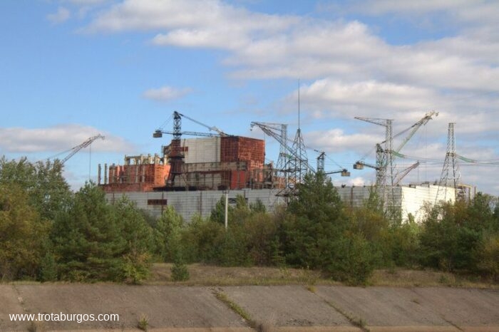 REACTORES EN CONSTRUCCIÓN EN LA CENTRAL NUCLEAR DE CHERNOBYL